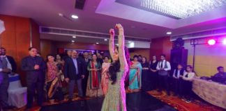 वेडिंग में लड़की ने करा हॉट डांस, देखें वीडियो