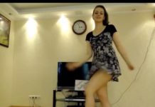 लड़की ने इंडियन गाने पर करा हॉट बेली डांस|