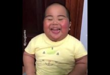 इस बच्चे की हसीं हैं बेहद मजाकेदार, देखें फनी वीडियो