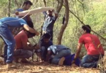 लड़को के ग्रुप ने लड़की का करा बलात्कार, मिटाई अपनी हवस