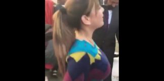 पब्लिक प्लेस पर इस खूबसूरत और हॉट लड़की ने करा डांस, देखिये वीडियो