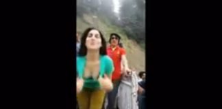 पठान की लड़की ने करा बेहद हॉट डांस, दिखा रहीं हैं अपने प्राइवेट पार्ट