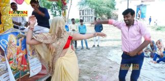 पति पत्नी भगवान की भक्ति में झूम कर नाचे, देखें वीडियो