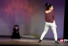 लड़कियों ने कॉलेज में करा हॉट बेली डांस, देखें वीडियो