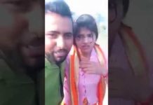 देखिये किस तरह मनचलो ने लड़की को घेर कर करा परेशांन