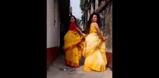 सड़क किनारे भाभी ने लगाए हॉट ठुमके, देखिये हॉट डांस | HOT BHABHI