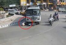 देखिये बस और बाइक में हुई खतरनाक टक्कर || Bus and Bike Accident